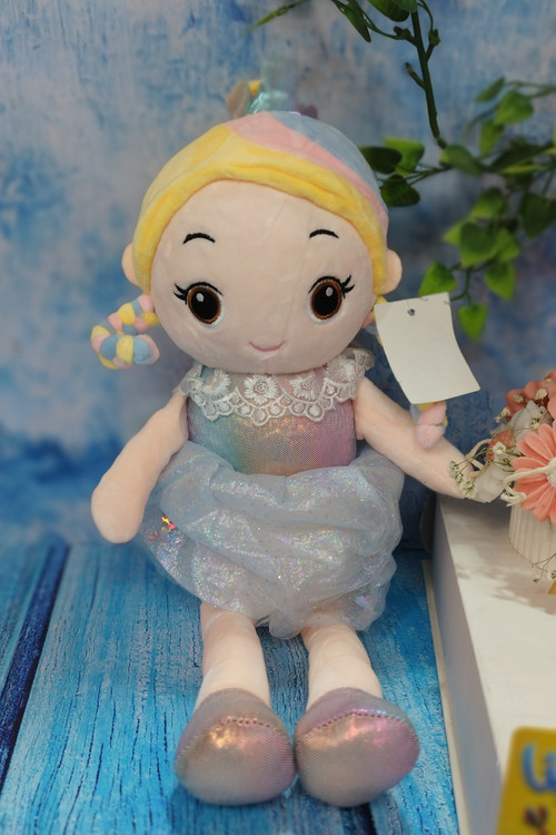 عروسک دخترانه