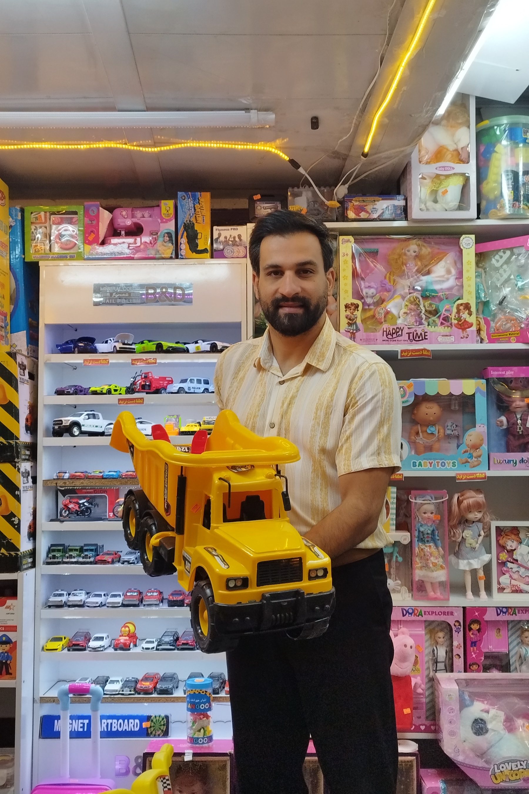 کامیون اسباب بازی راک تراک تحمل وزن 120 کیلو به به همراه بیل و‌چنگک جعبه ایی
